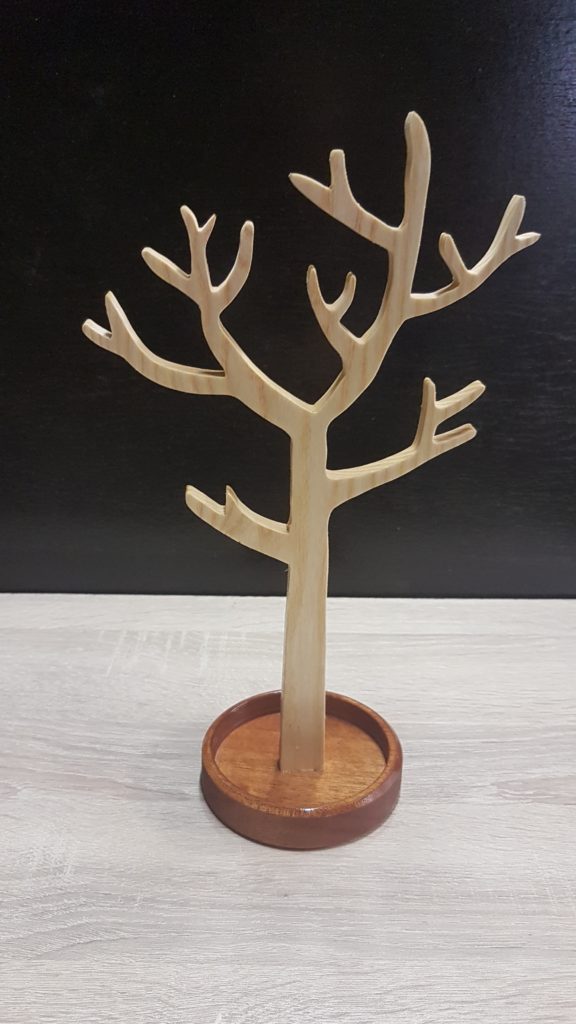 arbre à bijoux en bois