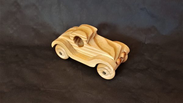 Petite voiture en bois