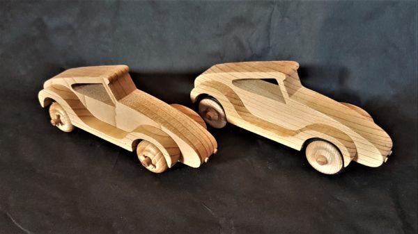petite voiture en bois