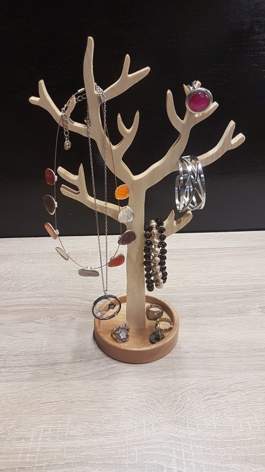 arbre à bijoux en bois